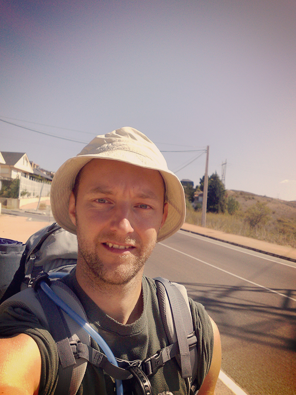 Selfie in Ponferrada. Mittlerweile schon wieder Mittag und knapp 30 Grad warm.