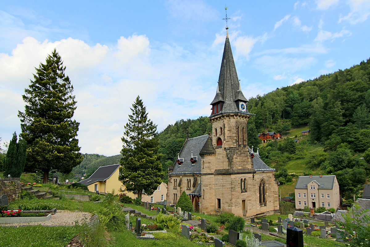 Die Kirche im Ortsteil Krippen. Welche Bauzeit? Welcher Baustil? Keine Ahnung. Sie war verschlossen.
