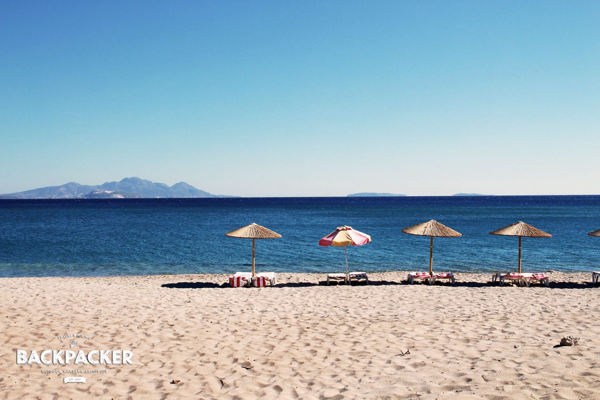 Feiner Sand, kristallblaues Meer. So bietet sich der Strand wie hier am Sunny Beach im Südosten der Insel.
