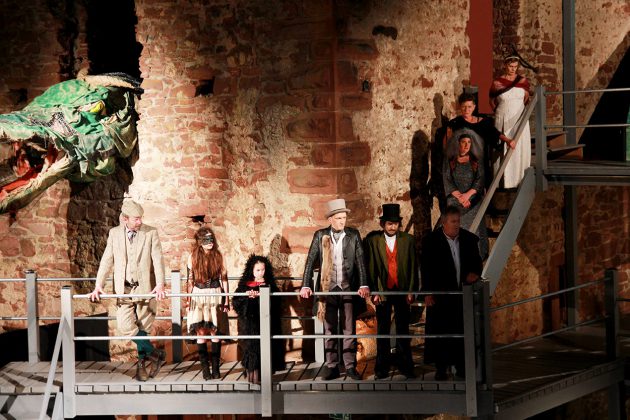 Auf der Bühne Schauspieler, im wahren Leben Einwohner von Freudenberg und Umgebung.