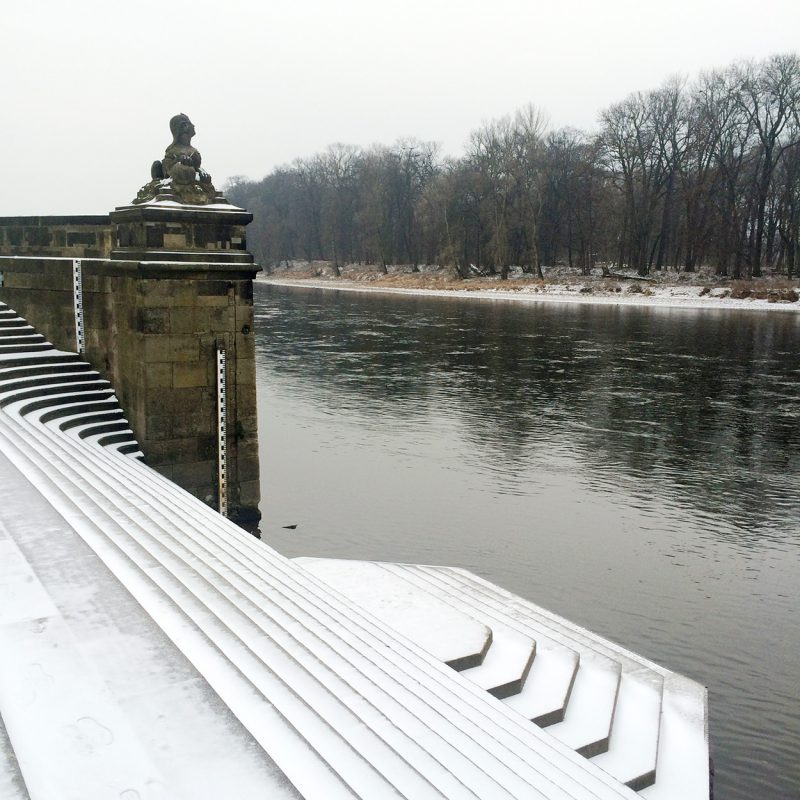 Der Hochwasserpegel gibt zurzeit 1,30 m an. Bei der letzten Flut war über 3 Meter höher.
