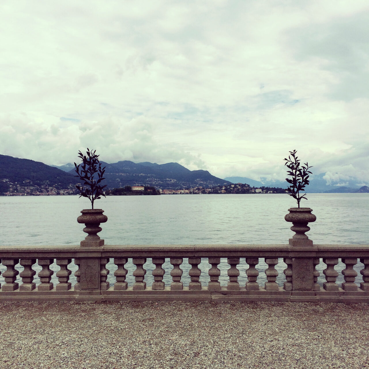 Palazzo Borromeo mit Blick auf den Lago Maggiore