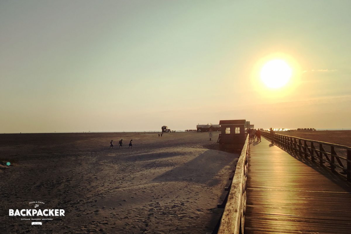 Ein Kilometer lang ist der Steg, der St. Peter-Ording mit dem Meer verbindet.