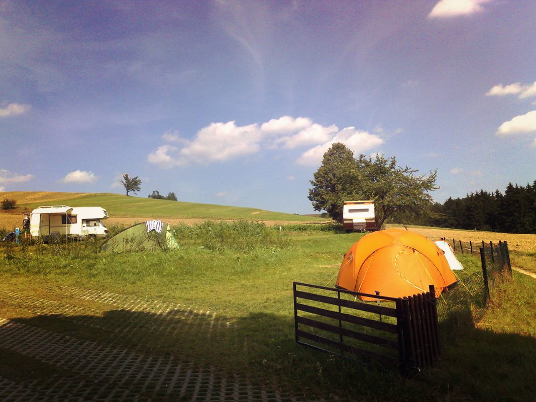 Nicht vorenthalten möchte ich den neuen Zeltplatz "Kleine Bergoase" am Panoramaweg. Morgens aufwachen und erst mal schauen, ob noch alle Berge da sind. Muß toll sein.
