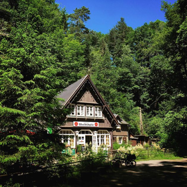 Im Uttewalder Grund stillt das Forsthaus Waldidylle mit bürgerlicher Kost nicht nur den Hunger.