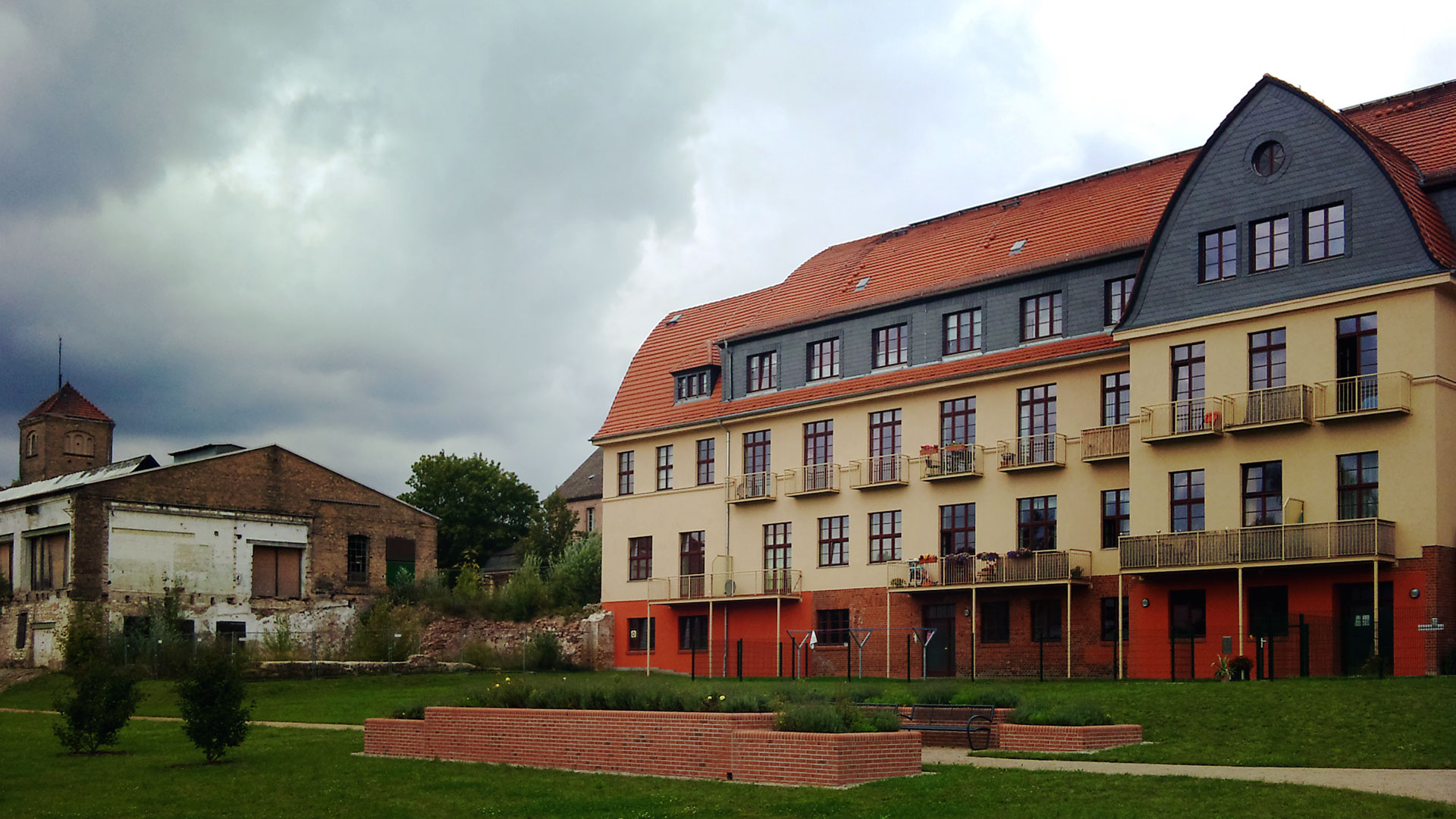 Erinnernde Geschichte: Das einstige Messingwerk von Finow. Wo früher gearbeitet wurde, wird heute luxuriös gewohnt.