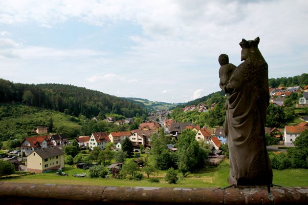 Blick von der Gruftkapelle auf Mespelbrunn