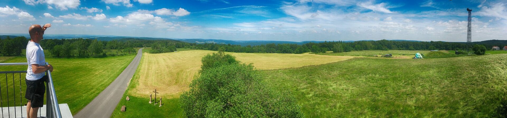 Vom Turm der Geißhöhe (520m) genießt man einen tollen Rundumblick bis weit über den Spessart.