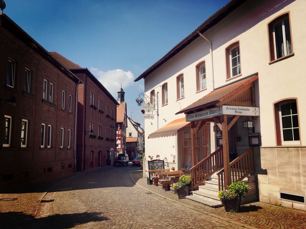 Eher Dorf als Stadt, eher Weiler mit ländlichem Charme.