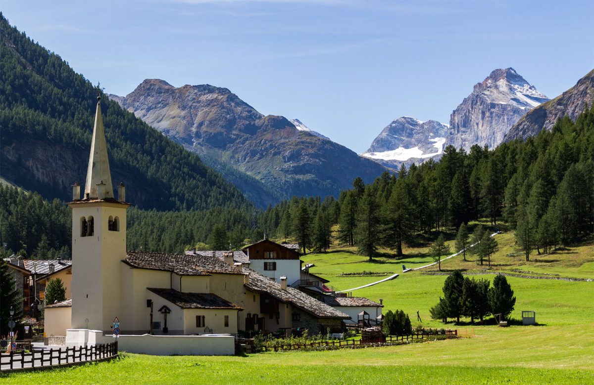 Ausgangspunkt der Wanderung ist das verträumte Rhêmes-Notre-Dame, in dessen Ortsteil Chanavey sich eines der Besucherzentren des Nationalparks Gran Paradiso befindet.