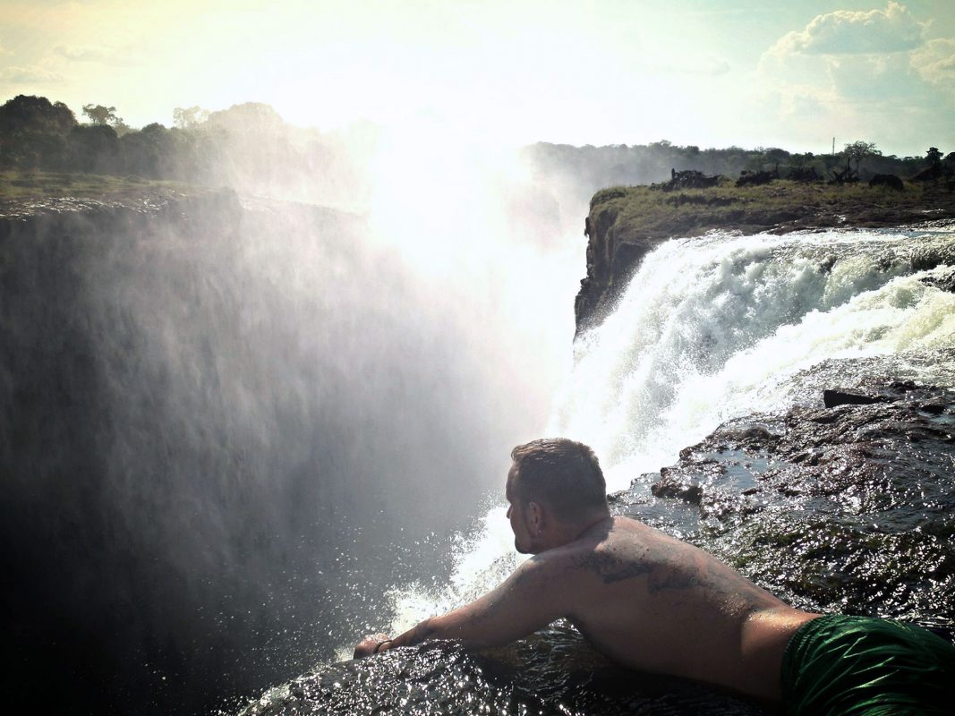 Baden in den Victoria-Fällen – Afrika. © Michael Berndt