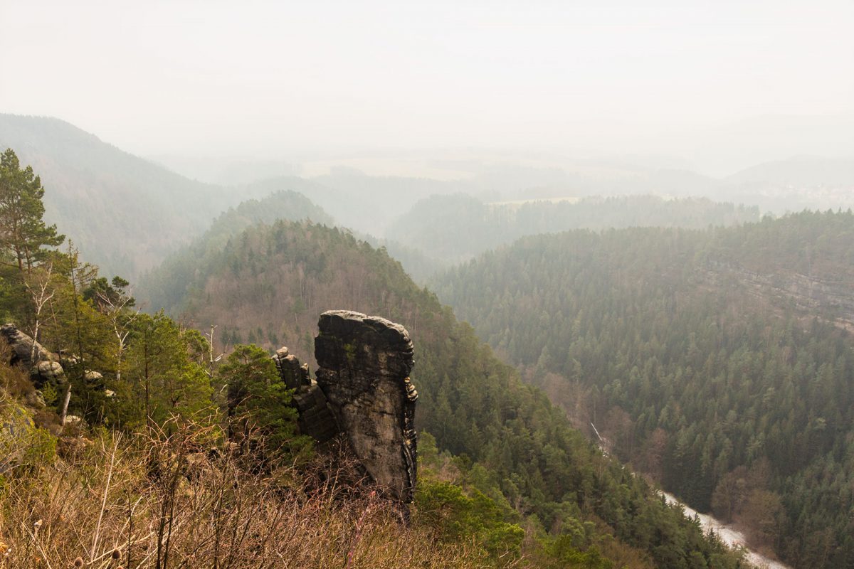 Irgendwo dahinten sollen angeblich die Schrammsteine und der Große Winterberg liegen