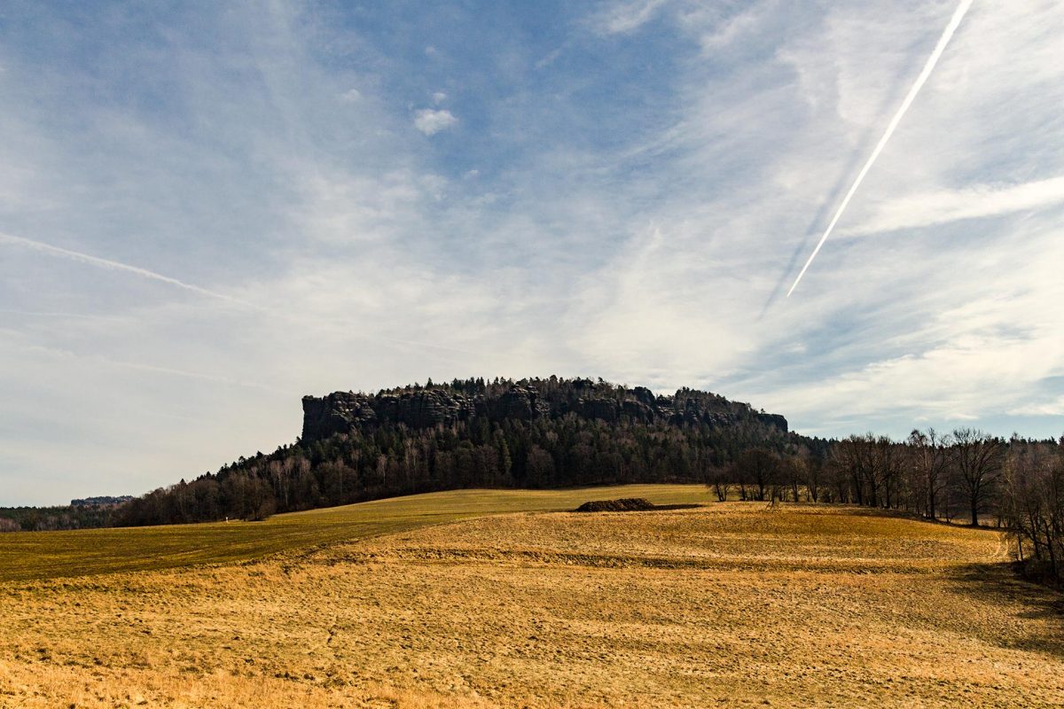 Von West und Nord kann man einen sehr guten Eindruck von der Größe des Pfaffenstein's gewinnen.