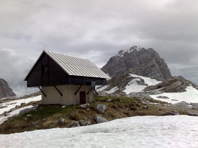Das Winterlager der Prehodavci-Hütte. Unser Lager für die Nacht.