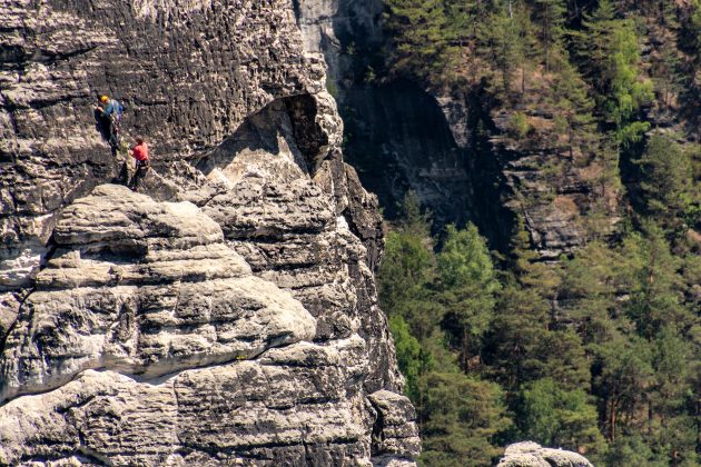 Bei schönem Wetter wird vermeintlich an jedem Felsen geklettert