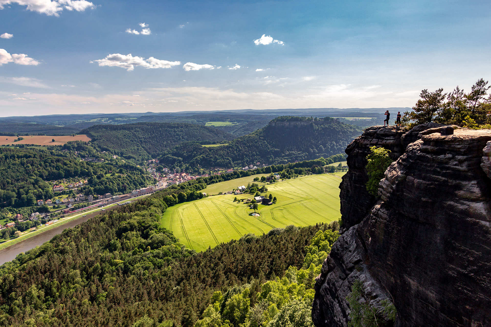 Mit Blick ins Elbtal und zur Festung Königstein – der Lilienstein bietet einen Rundumblick.