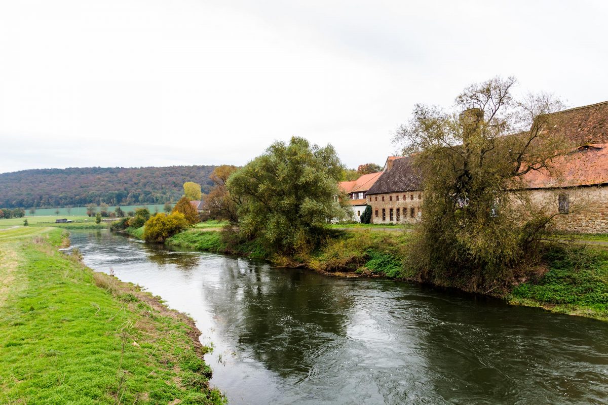 Beschaulich ruht der Ort Memleben an der Unstrut und lässt die einstige Größe nur noch erahnen.