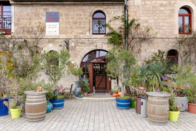 Etwas größer und imposanter: Weingut Pawlis in Zscheiplitz