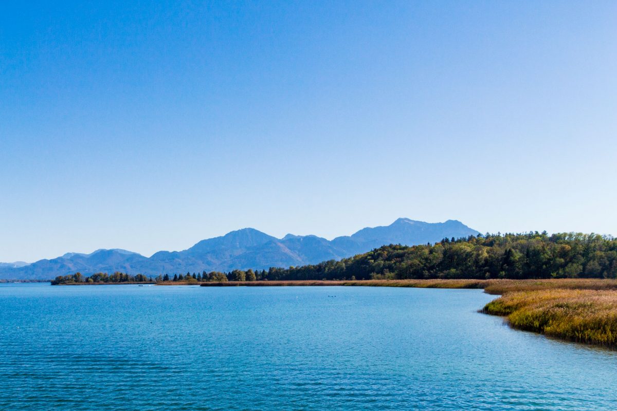 Der Chiemsee. Nein, kein typischer Alpensee und ja, irgendwie dann doch ein Alpensee