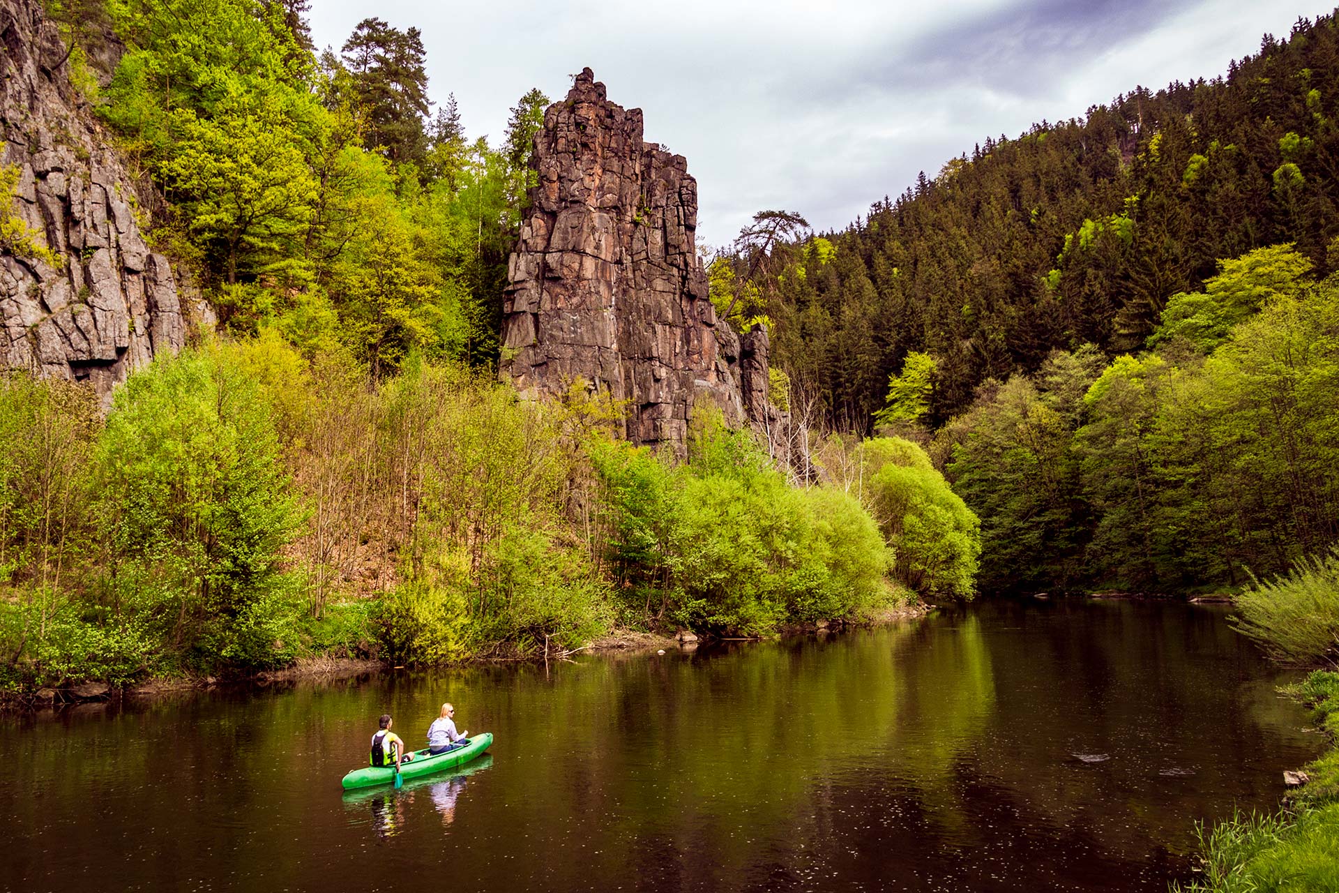 Entlang der Eger zum Hans-Heiling-Felsen (Svatošské skály)
