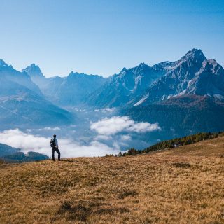 Der Blick vom Helm in Richtung Sextner Dolomiten ist atemberaubend schön