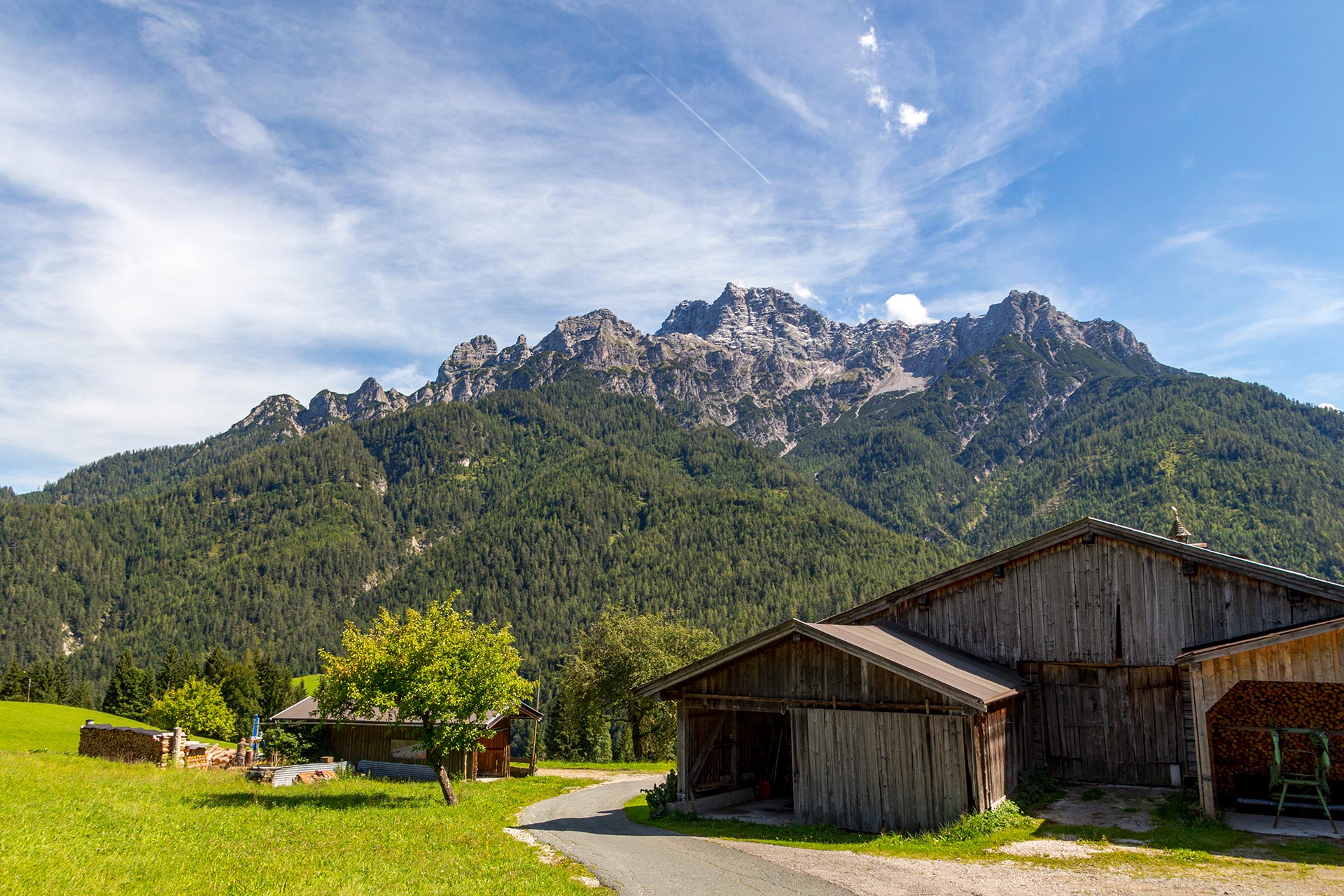 An der Kapelle Rechensau mache ich Rast und genieße den Blick auf Rothorn & Co.