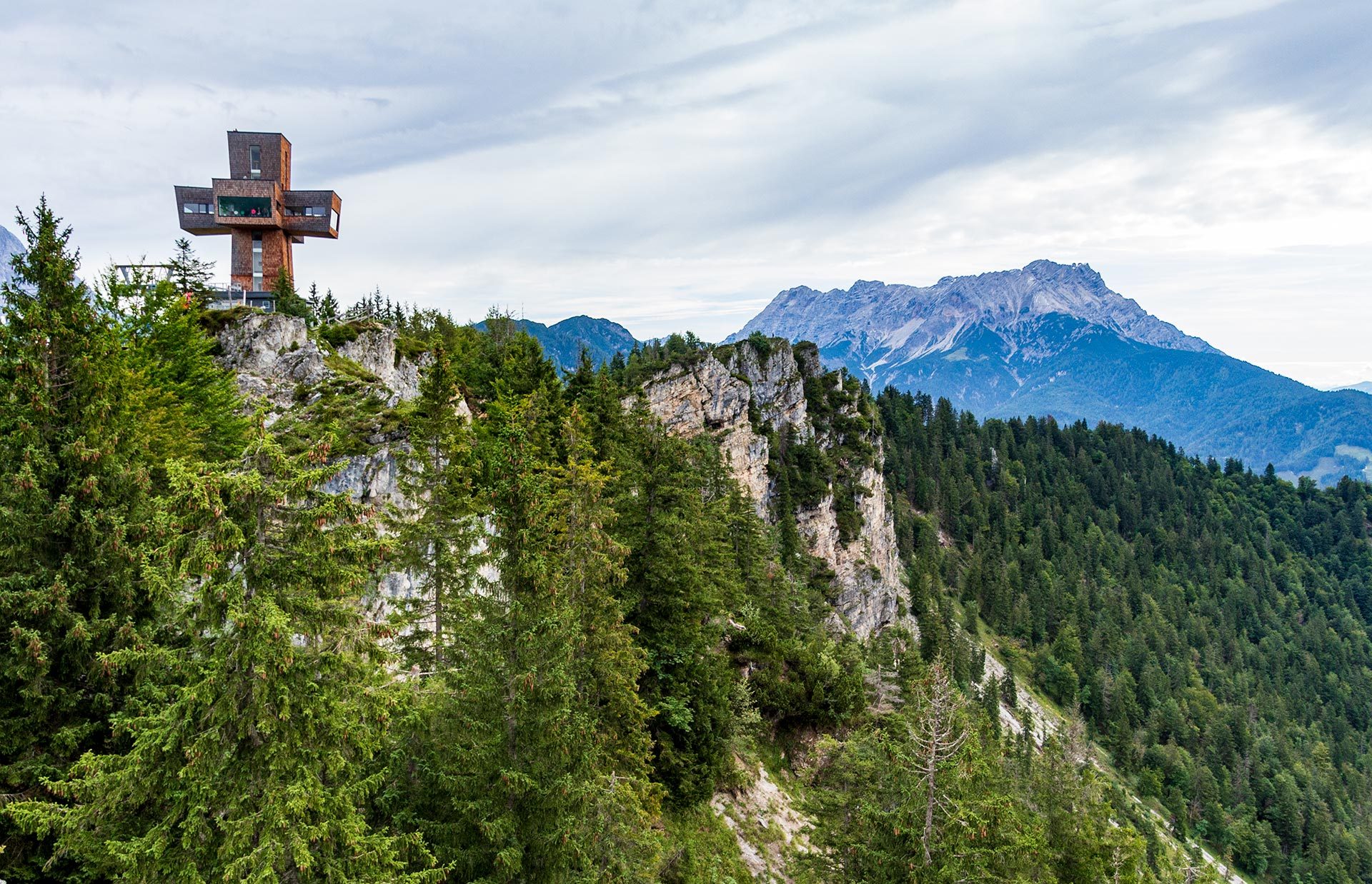 1.456m über Null und nochmal 29 obendrauf: das Jakobskreuz auf der Buchensteinwand