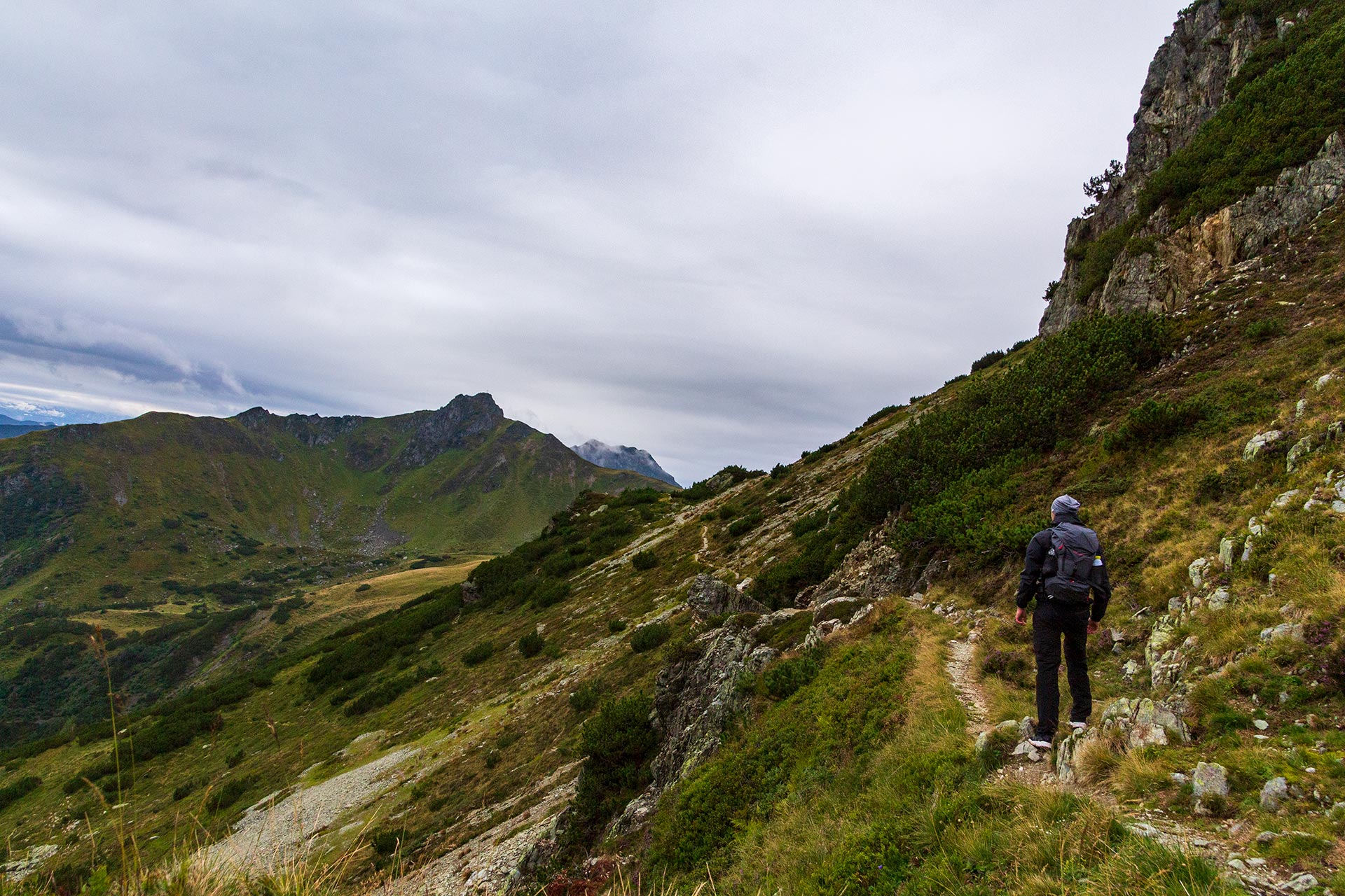 Über den Seenieder führt der Fieberbrunner Höhenweg tiefer in die Kitzbüheler Alpen.