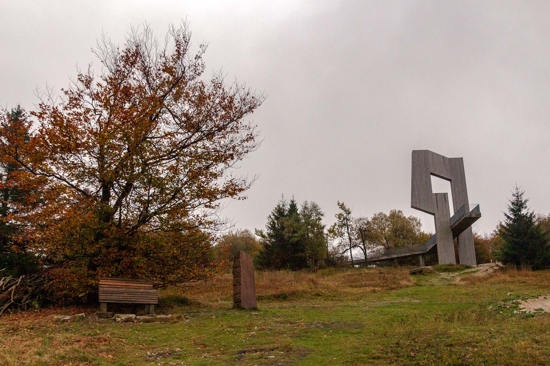 Die Skulptur Windklang auf dem höchsten Berg des Hunsrück-Hochwald (Erbeskopf, 816m)