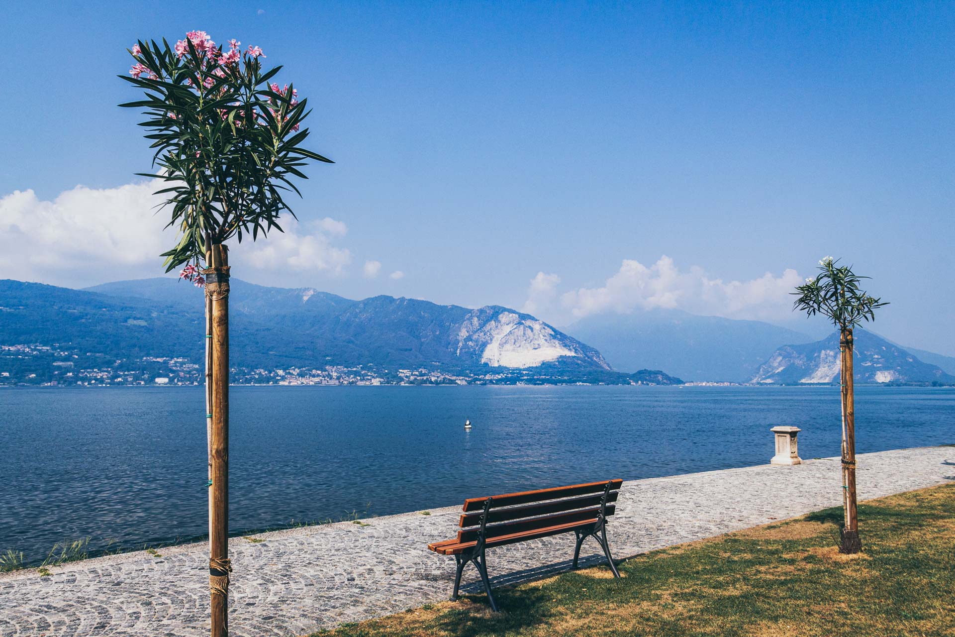Sightseeing, Seebad, Promenade – alles zusammen am Ufer des Lago Maggiore in Verbania